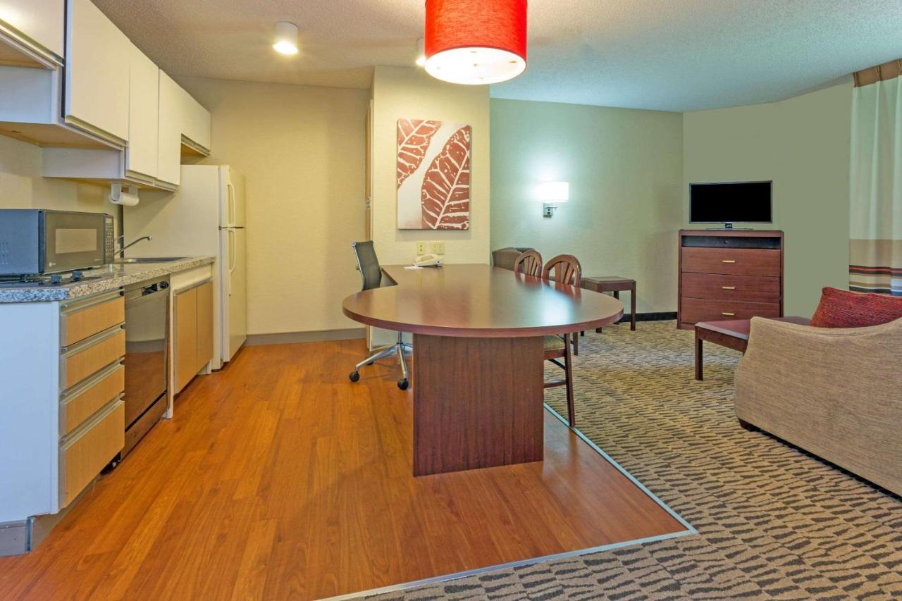 Mainstay Suites Detroit Фармингтон-Хиллз Экстерьер фото