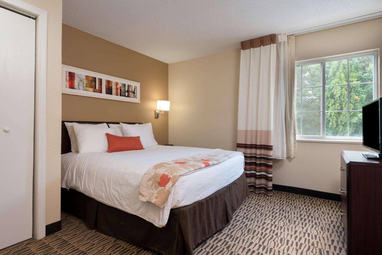 Mainstay Suites Detroit Фармингтон-Хиллз Экстерьер фото