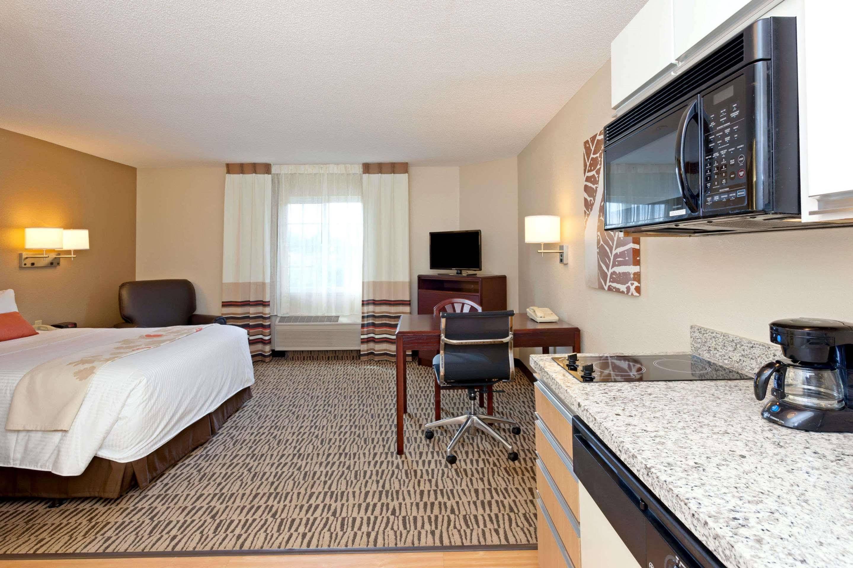 Mainstay Suites Detroit Фармингтон-Хиллз Экстерьер фото
