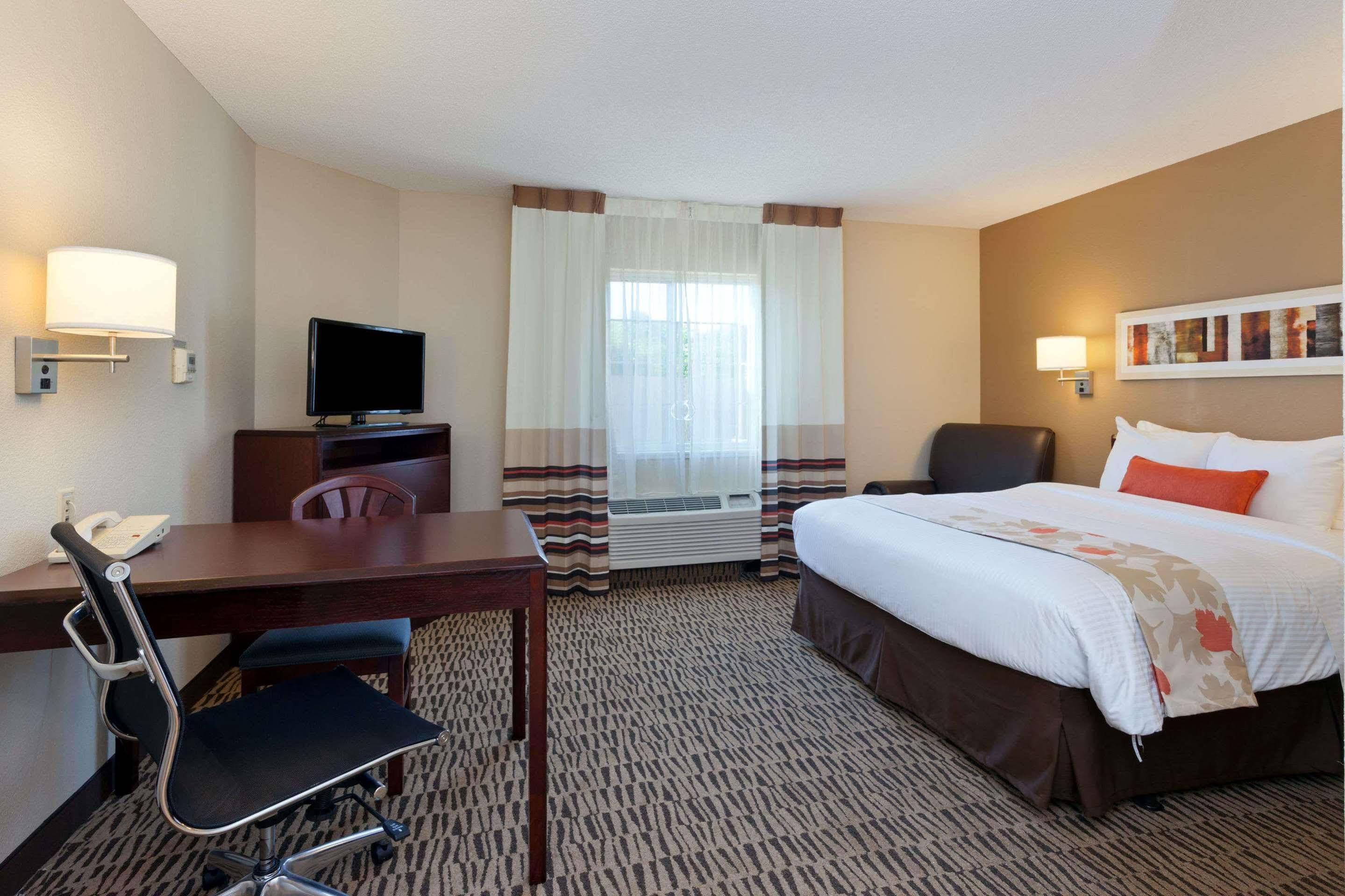 Mainstay Suites Detroit Фармингтон-Хиллз Экстерьер фото