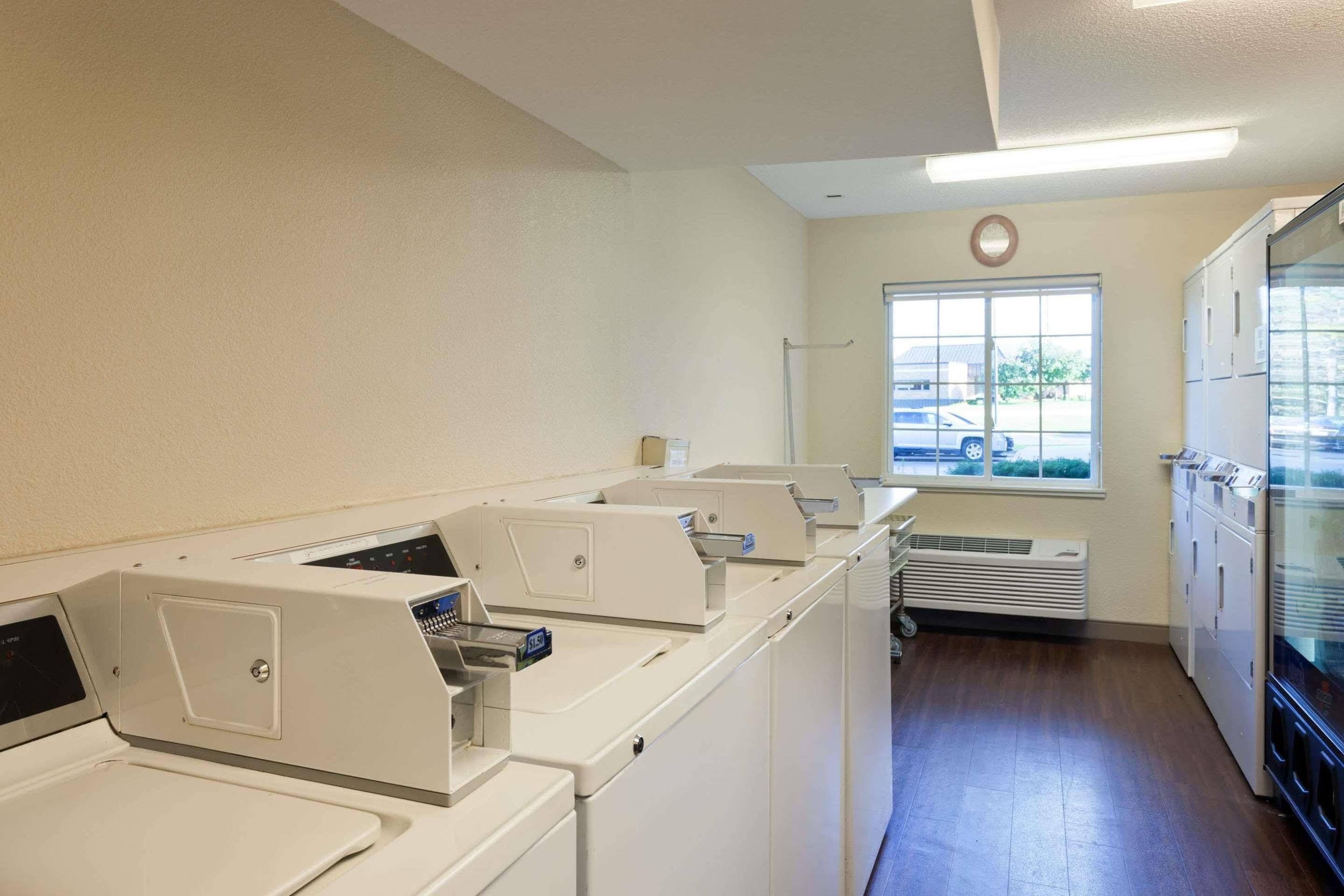 Mainstay Suites Detroit Фармингтон-Хиллз Экстерьер фото