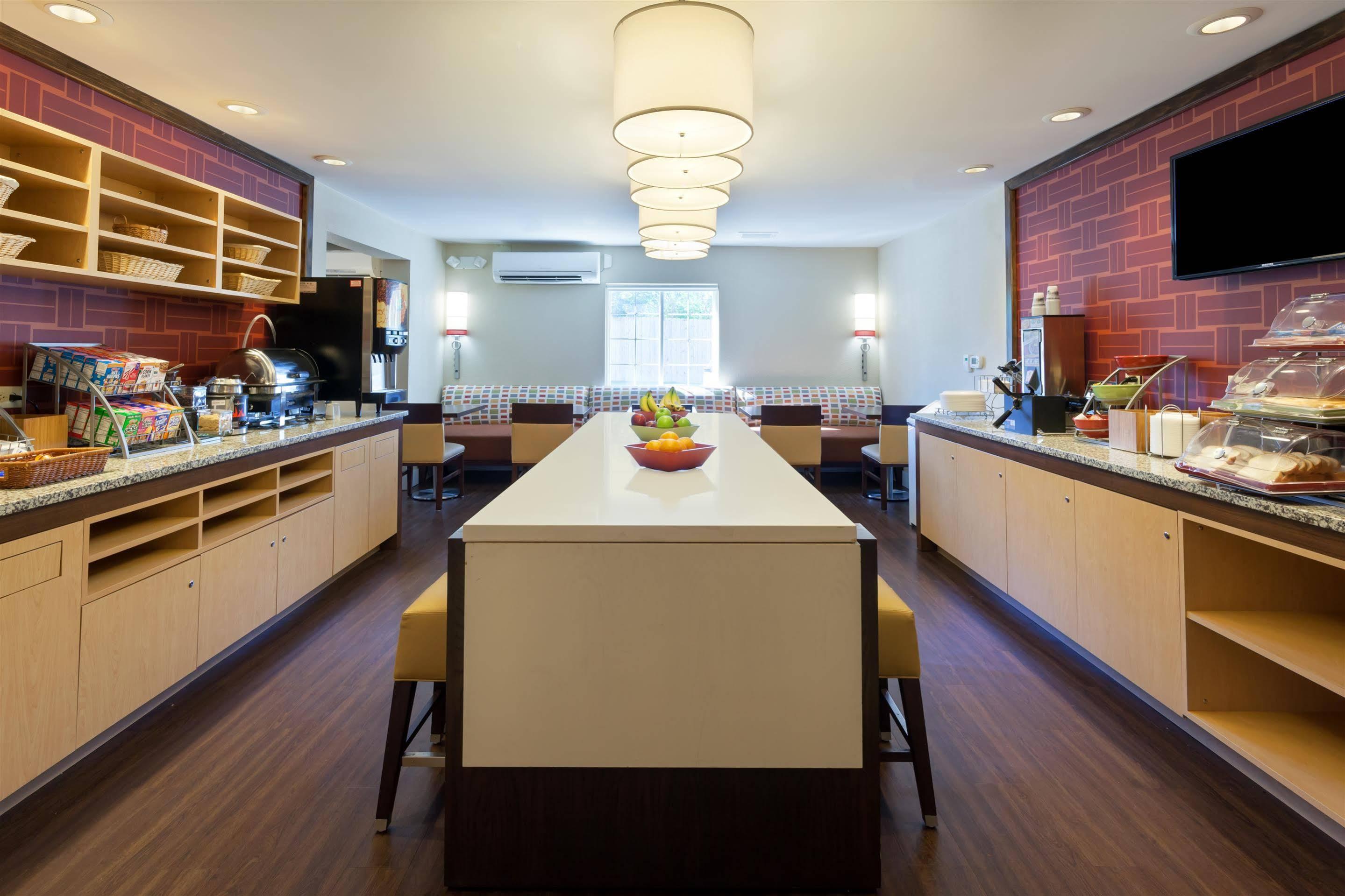Mainstay Suites Detroit Фармингтон-Хиллз Экстерьер фото