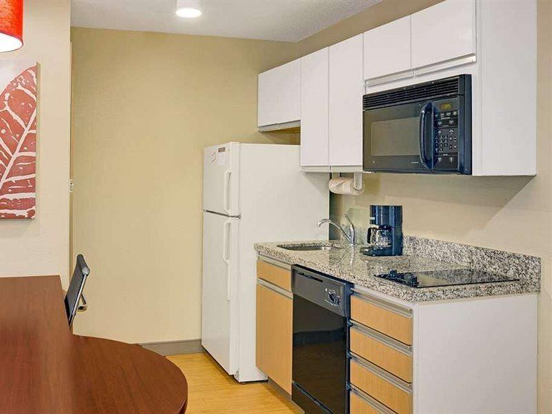 Mainstay Suites Detroit Фармингтон-Хиллз Экстерьер фото