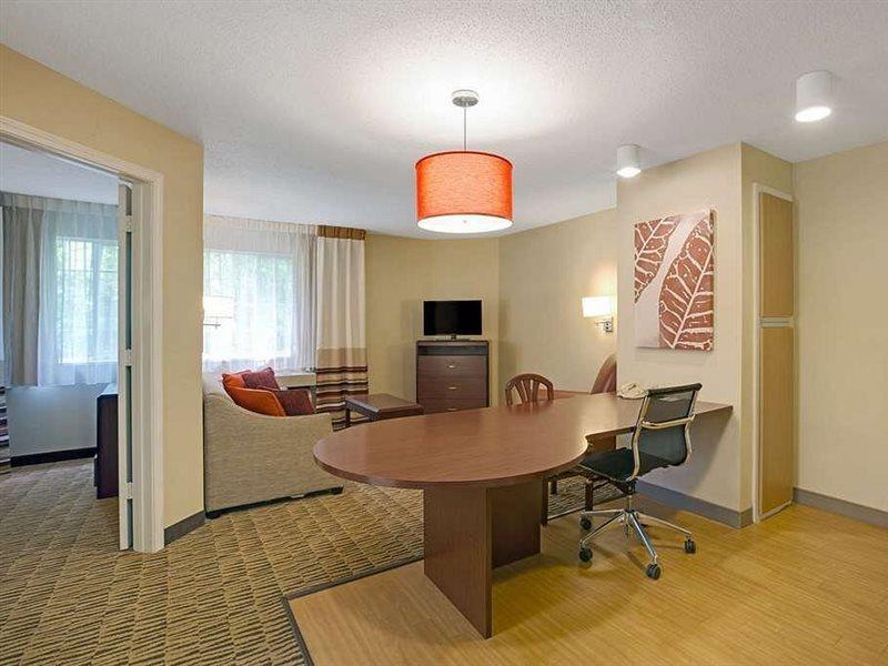Mainstay Suites Detroit Фармингтон-Хиллз Экстерьер фото